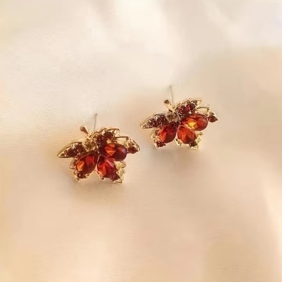 Maple Leaf Earrings - Picture 4 of 7